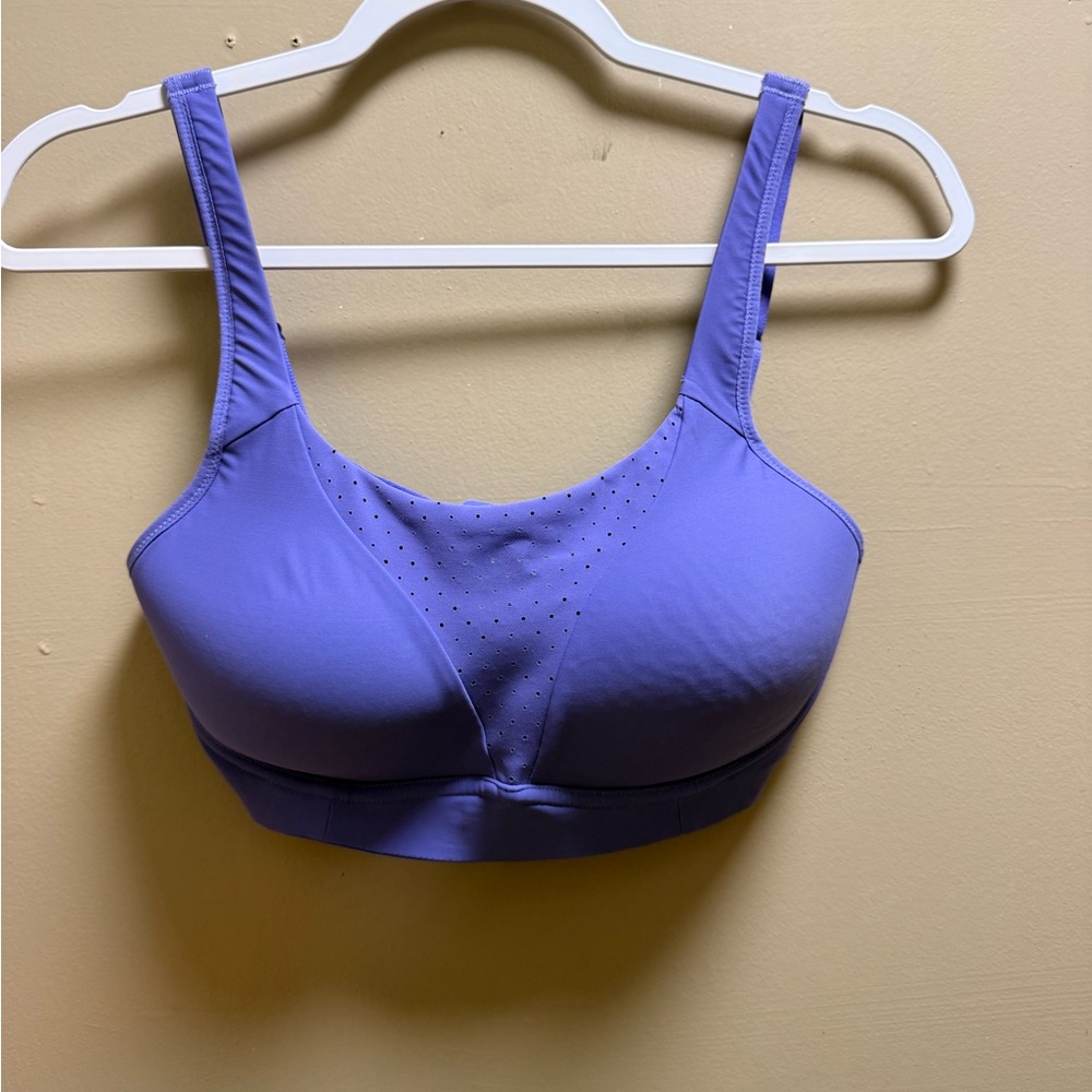 Lululemon women’s Sports Bra